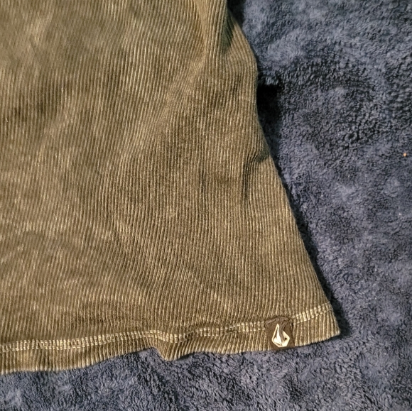 ⚡Black Volcom tank top⚡ - Picture 8 of 8